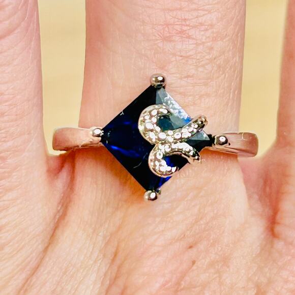 Dark Blue Silver Tone Design Over Stone Ring Size 7 - Picture 2 of 6